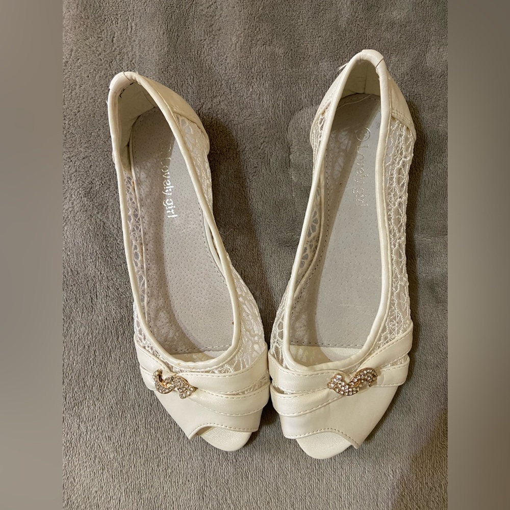 Lovely girl women’s cut out breathable lace, and Eco leather flats